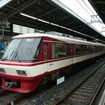 西鉄天神大牟田線の列車。「天神知っトクきっぷ」を使うと最大20％の割引になる。