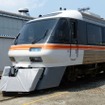 JR東海が開発した「衝撃緩和装置」。先頭車の前面下部にクッション状の器具を設置し、シカを線路の外に押しのける。