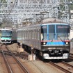 東急目黒線を走る東京メトロ南北線9000系（左）と都営地下鉄三田線6300形。南北線は来年3月ダイヤ改正で終電時刻を繰り下げる。