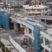 星川駅付近から海老名方面を望む。こちらも高架橋の工事がほぼ完成しつつある。