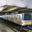 渋谷駅に停車中の01系。2016年度には非暖房車を含む全ての01系が1000系に置き換えられる予定だ。