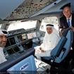 カタール航空CEOであるアクバー・アル‐バカー氏とエアバスのチーフテストパイロットであるピーターチャンドラー、カタールのツーリズム管理者であるIssa Al Mohannadi氏