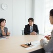 日産・日本商品企画部の安居理進リージョナルプロジェクトマネージャー（右）と越水朝子氏（左）