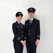横浜市交通局は4月1日から、職員の制服のデザインを16年ぶりに一新すると発表した。写真は新しい制服