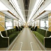 「POLESTARII」の車内。通勤車両では初めて調色・調光が可能なLED照明を導入する。
