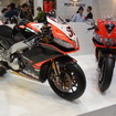 アプリリア RSV4 SBK RACING（左）