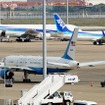 予備機のC-32。通常は2機セットで運航されるVC-25だが、今回は何らかの理由で1機のみとなった。