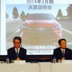 トヨタ自動車の豊田章男社長（右）