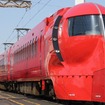 4月26日から運転を開始した50000系の赤いラピート編成。通常は難波～関西空港間で運用されているが、6月は通常運転されていない和歌山市方面に乗り入れるツアーが行われる。