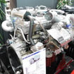 「CNG」化した直列6気筒の大型ディーゼルエンジン