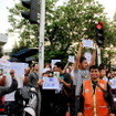 戦勝記念塔での反軍政デモ（２３日）