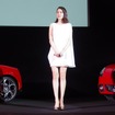 女優の長澤まさみさんが、アルファロメオの新型『4C（フォーシー）』発表会に駆けつけた