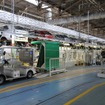左がゴルフカートベースのAGV、右が小型のAGV
