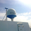 フェリーに設置された衛星回線アンテナ