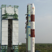 準備棟から第1発射台へ移動中のPSLV-C23（Credit：ISRO）