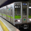 東京都交通局は7・8月に実施される花火大会にあわせ臨時列車を運転する。写真は「江戸川花火」にあわせて臨時列車が運転される新宿線の電車。