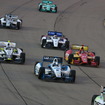 向かって中央左側を走る#67がニューガーデンのマシン（2位）。写真：INDYCAR