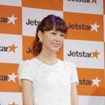 ジェットスターアンバサダー桐谷美玲さんがプロデュースした海の家ユニフォームを披露