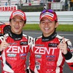 今季初優勝の立川（左）&平手。＜撮影：益田和久＞