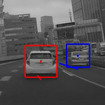 車両検出の例（検出対象毎に色分け表示。線は速度ベクトル）