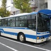 関西側は阪神電車とバスで港までアクセスする。写真は神戸フェリーバスの連絡バス。