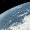 トークショーで宇宙から地球の姿を数多く撮影し、Twitterで紹介していると話した若田宇宙飛行士。4月14日に掲載した日本列島の写真。