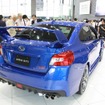 リアの大型スポイラーは10kg重くなる