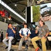 左から小鑓貞嘉チーフエンジニア、ライターの寺田昌弘さん、プロドライバーの三橋淳選手、冒険家のホーボージュンさん