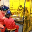 専門家の指導のもと溶接を体験する