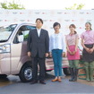 左から林芳正 農林水産大臣、安倍昭恵首相夫人、農業女子プロジェクトメンバーの2人、ダイハツ工業 三井正則 取締役社長