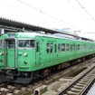 「JR西日本一日乗り放題きっぷ」はJR西日本エリアに限り普通列車が1日自由に乗り降りできる。写真は福知山駅に到着した普通列車。