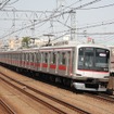 「のるるん」は東急のマスコットキャラクター。写真の5000系電車をモチーフにしているという。