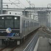 金城ふ頭駅に入線するあおなみ線の列車。開業からまもなく10周年を迎える。