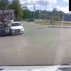 ロシアで起きたバイクと車の事故の瞬間