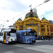 Flinders Street Station は、1854年に建てられたエドワード王朝様式の駅。新しいターミナルであるSouthern Cross Stationは、この駅の西側にある。