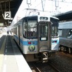 JR四国の定期客向け全線フリー切符「定期券de乗り放題きっぷ」は今回で4度目の設定。11月29・30日のいずれか1日に限りJR四国全線の特急・普通列車が利用できる。写真は予讃線の普通列車。