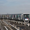 横浜シーサイドラインは12月26日に車両基地や東洋電機の見学を含む「プレミアム探検ツアー」を実施する。写真はシーサイドラインの2000形電車。