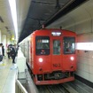 福岡市地下鉄空港線～筑肥線で運行されている列車（写真の車両はJR九州）。12月の金曜深夜は臨時列車の運行により終列車を繰り下げる。