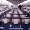 20日に公開されたA350XWBの機内。エコノミークラスでも狭さは感じない。