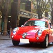 フィアット・アバルト750GTザガートも快調に丸の内を進む。