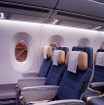 機体が複合材で構成されており、窓も既存機より大きくなった。