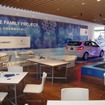 東京・六本木ヒルズカフェ/スペースに期間限定オープンする「The Blue Christmas Cafe by BMW」