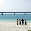 宮古島中心地からクルマで5分ほどの平良地区から開通前の伊良部大橋を眺める