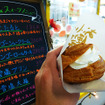 宮古名物のマンゴーシュークリームは生クリームの甘さとマンゴーの酸っぱさが混在するおいしさ