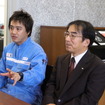 AREA86でメカニックを担当する金井雄一氏（左）とマスタースタッフの二方治氏（右）