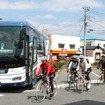 国際興業が運行する「サイクリングバスツアー」は景色のよい場所だけサイクリングを楽しむことで人気