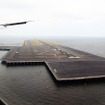 羽田空港A滑走路に着陸するJAL機から、D滑走路を眺める