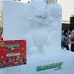 『モンスターストライク』「レッドリドラ」の雪像と巨大すべり台が雪まつりに登場