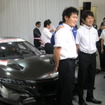 GT500の#17 REAL RACINGは塚越（手前）と武藤（その右）のコンビに（右奥は#100の山本）。