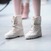 ニューヨークで発表されたアディダスオリジナルスとカニエ・ウェストのコラボコレクション「YEEZY SEASON 1」